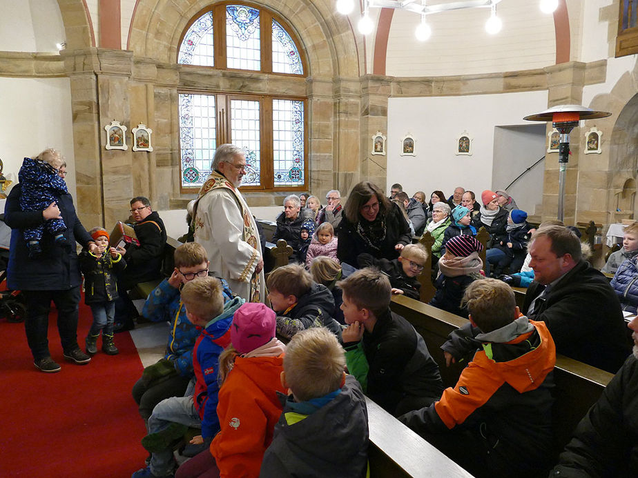 Krippenandacht mit Segnung der Kinder (Foto: Karl-Franz Thiede)